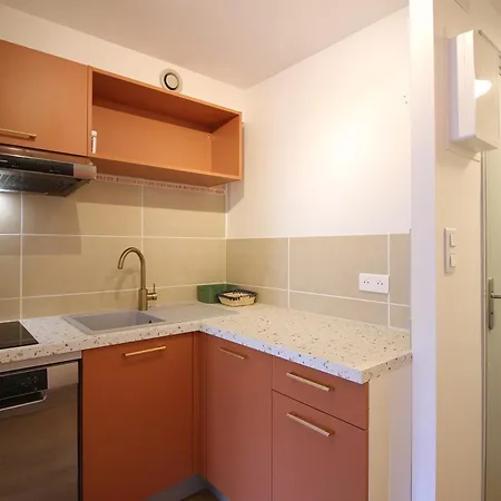 Lägenhet Bel T2 Avec Balcon Et Parking Au - Fr-1-608-271 *
